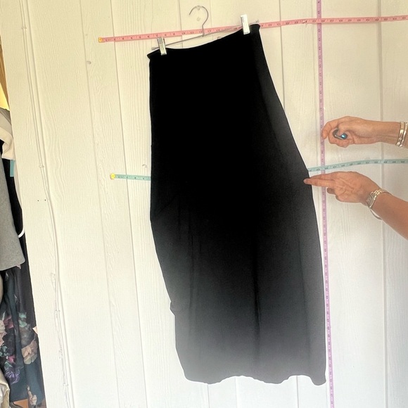 Designer Skirt. NWT. Size In label shown. USA size M size italian 42 USA 5 - Picture 9 of 13